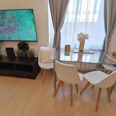 Trendy 2 Room Flat, Next To Corvin Mall Free Huge Garage! Ac,Dishwasher,Washmachine, Smart Tv Budapest Ngoại thất bức ảnh