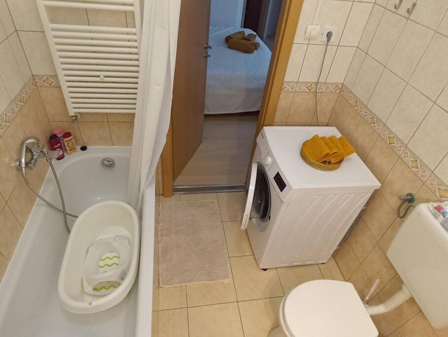 Trendy 2 Room Flat, Next To Corvin Mall Free Huge Garage! Ac,Dishwasher,Washmachine, Smart Tv Budapest Ngoại thất bức ảnh