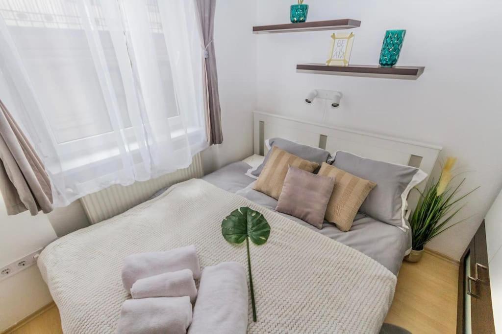 Trendy 2 Room Flat, Next To Corvin Mall Free Huge Garage! Ac,Dishwasher,Washmachine, Smart Tv Budapest Ngoại thất bức ảnh