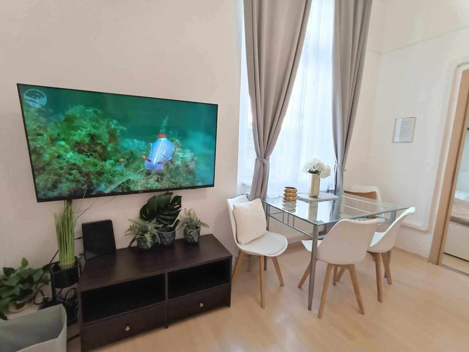 Trendy 2 Room Flat, Next To Corvin Mall Free Huge Garage! Ac,Dishwasher,Washmachine, Smart Tv Budapest Ngoại thất bức ảnh